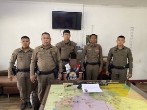 เจ้าหน้าที่ตำรวจชุดจับกุม สภ.แม่แตง ได้ร่วมกันจับกุมผู้ต้องหา พกพาอาวุธปืนไปในเมืองหมู่บ้านหรือทางสาธารณะโดยไม่ได้รับอนุญาตให้มีอาวุธปืนติดตัว