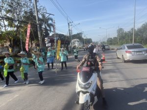 เจ้าหน้าที่ จราจรอำนวยความสะดวกด้านการจราจร  ขบวนพาเหรดงานกีฬาพื้นบ้าน