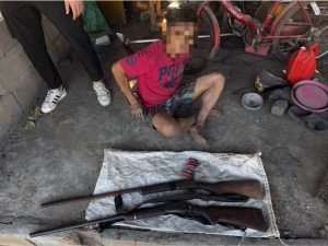 เจ้าหน้าที่ชุดสืบสวนจับกุม ผู้ต้องหาอาวุธปืน