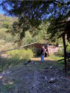 เจ้าหน้าที่ชุดสืบสวนจับกุมผู้ต้องหายาเสพติด